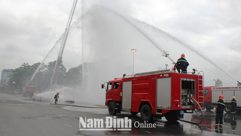 Lực lượng Cảnh sát Phòng cháy chữa cháy và cứu nạn cứu hộ (Công an tỉnh) diễn tập phương án chữa cháy