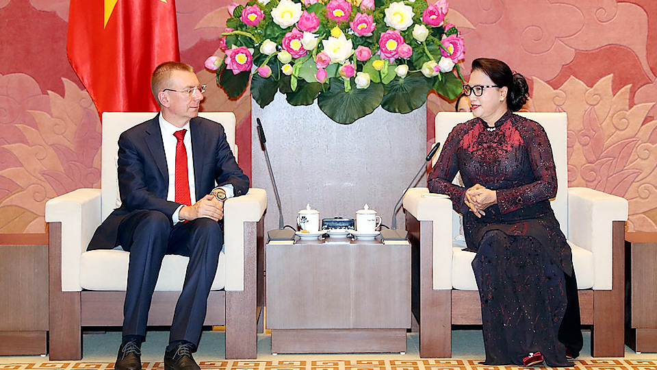 Chủ tịch Quốc hội Nguyễn Thị Kim Ngân tiếp Bộ trưởng Ngoại giao Latvia Edgar Rinkevics đang ở thăm chính thức Việt Nam. Ảnh: Trọng Đức - TTXVN