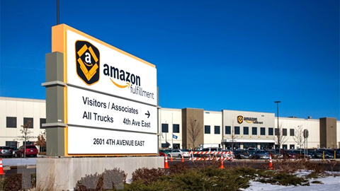 Trung tâm nhận, đóng gói và chuyển giao hàng hóa của Amazon tại Shakopee, Minnesota, Mỹ. (Nguồn: AFP/TTXVN)