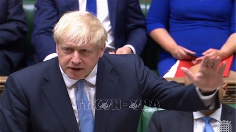 Thủ tướng Anh Boris Johnson phát biểu tại London ngày 25/7. Ảnh: AFP/TTXVN