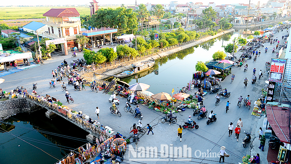 Một góc làng nghề xã Xuân Tiến trong công cuộc đổi mới.