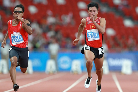   Lê Trọng Hinh (bên phải) được kỳ vọng sẽ giành Huy chương Vàng 100m, 200m nam ở SEA Games lần thứ 30.