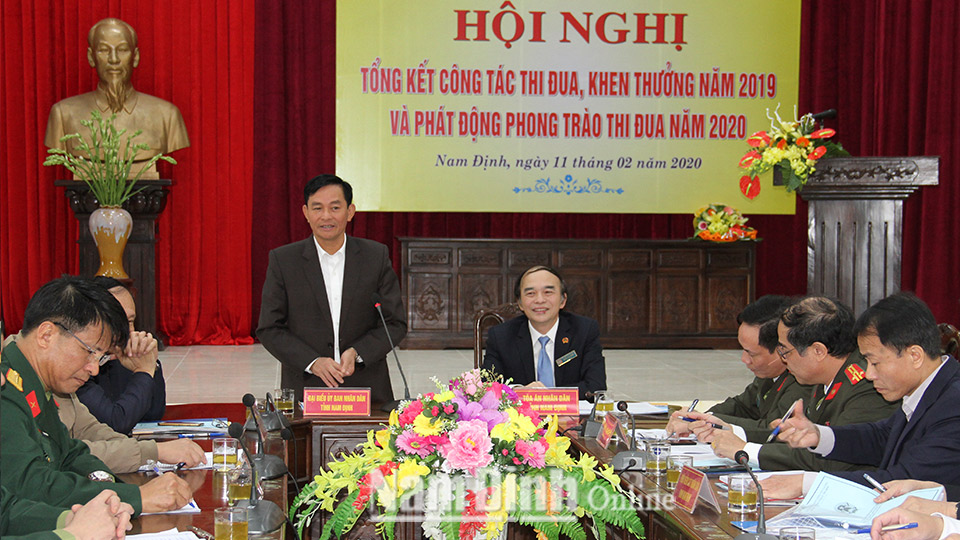 -Đồng chí Nguyễn Phùng Hoan, Tỉnh ủy viên, Phó Chủ tịch  UBND tỉnh phát biểu tại hội nghị.