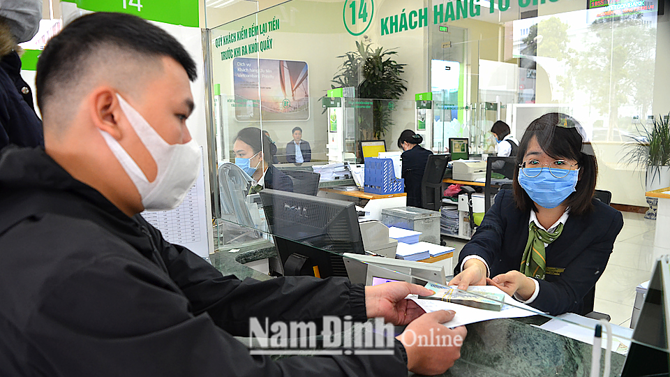 Giao dịch tại Ngân hàng TMCP Ngoại thương Vietcombank Nam Định.