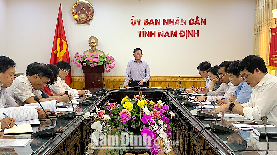 Đồng chí Nguyễn Phùng Hoan, TUV, Phó Chủ tịch UBND tỉnh phát biểu kết luận hội nghị.