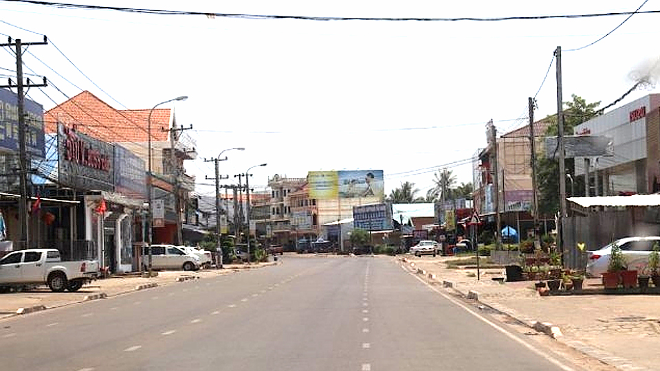 Hiện nay, Lào đang áp dụng biện pháp cách ly xã hội, nghiêm cấm người dân ra khỏi nhà, trừ trường hợp đặc biệt.