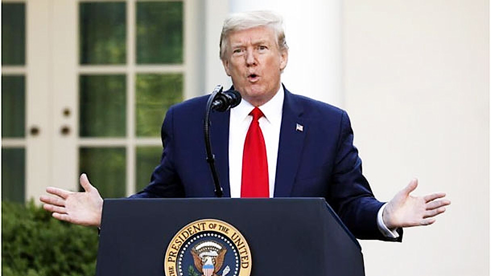 Tổng thống Mỹ Đ.Trăm họp báo tại Nhà trắng. Ảnh: EPA