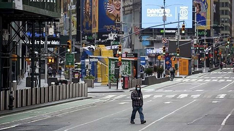 Ðường phố ở trung tâm New York, Mỹ vắng vẻ do dịch Covid-19. Ảnh TÂN HOA XÃ