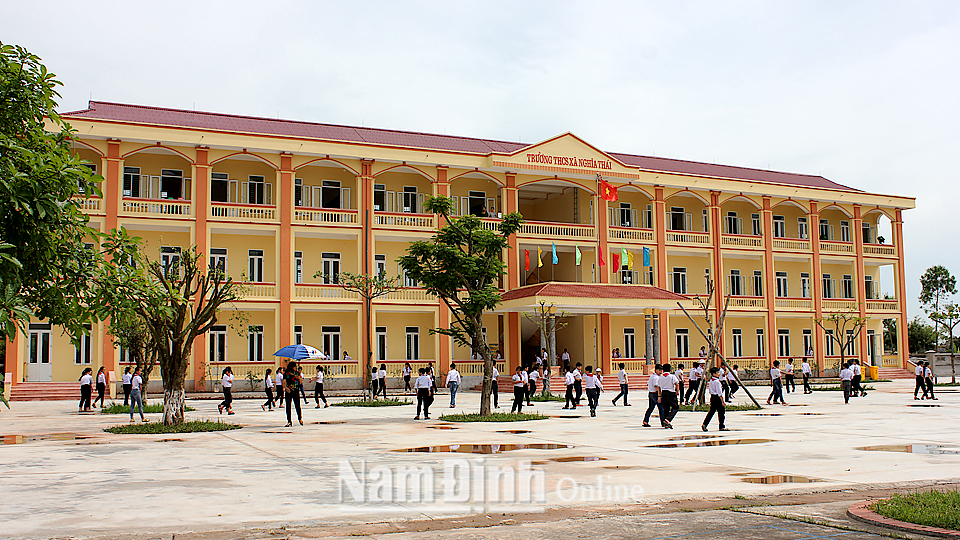 Dãy phòng học 3 tầng Trường THCS xã Nghĩa Thái hoàn thành xây dựng và đưa vào sử dụng tháng 5-2020.