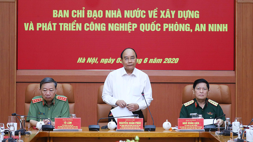 Thủ tướng Nguyễn Xuân Phúc chủ trì cuộc họp Ban Chỉ đạo Nhà nước về xây dựng và phát triển Công nghiệp quốc phòng, an ninh.  Ảnh: Thống Nhất - TTXVN