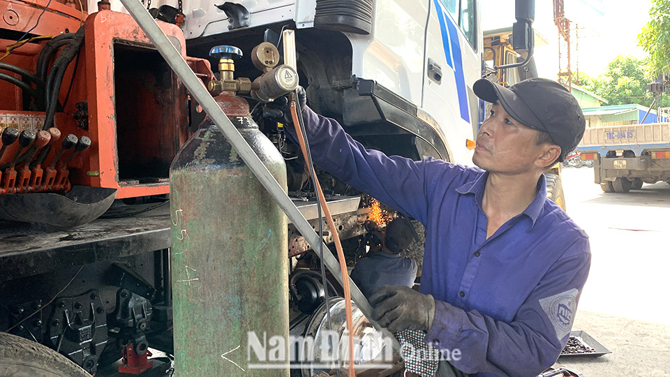 Anh Trần Mạnh Hà ở Khu đô thị Thống Nhất (thành phố Nam Định) học nghề sửa chữa ô tô.