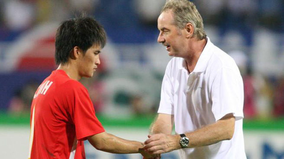 HLV Alfred Riedl là thầy của nhiều thế hệ cầu thủ xuất sắc trong lịch sử bóng đá Việt Nam.  Ảnh: zingnews.vn
