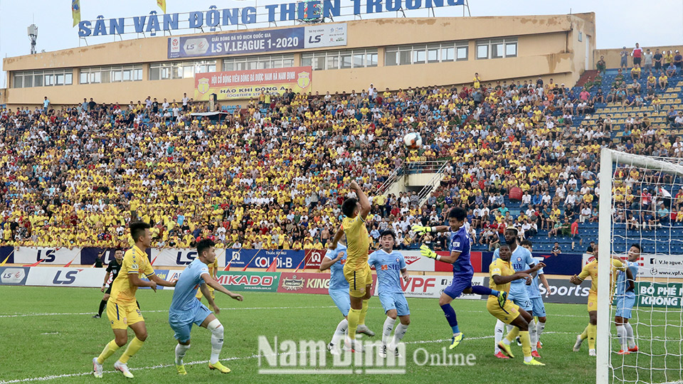 Câu lạc bộ DNH Nam Định giành chiến thắng 1-0 trước SHB Đà Nẵng tại vòng 13 Giải bóng đá vô địch quốc gia LS V.League 1-2020.