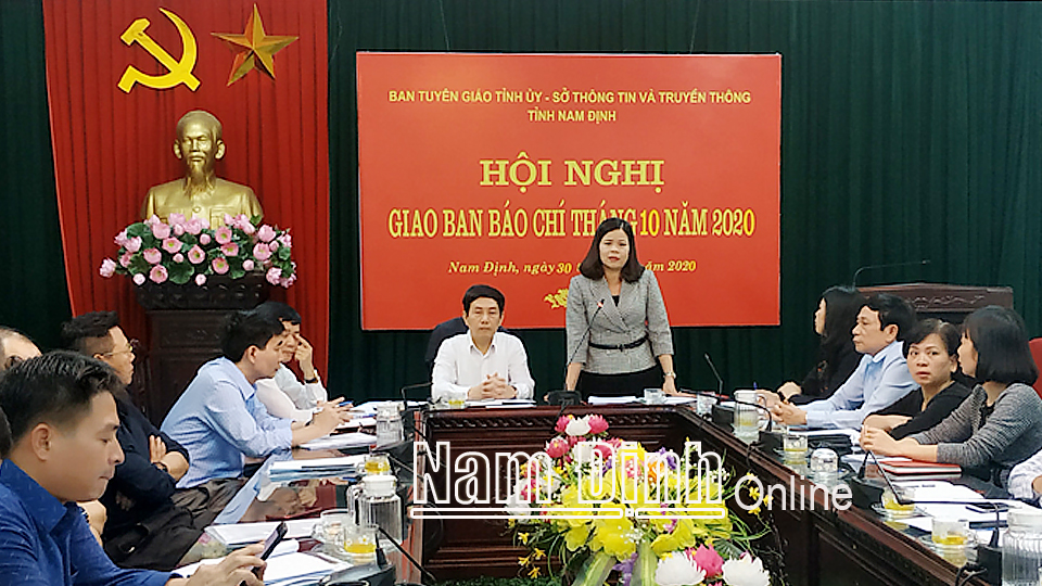 Đồng chí Phạm Thị Thu Hằng, Ủy viên Ban TVTU, Trưởng Ban Tuyên giáo Tỉnh ủy phát biểu kết luận hội nghị.