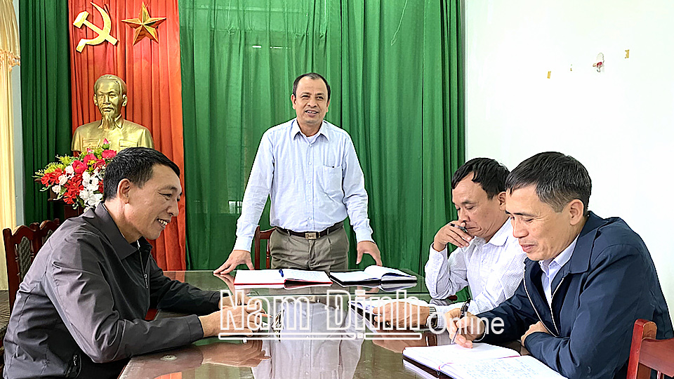 Ban Thường vụ Đảng ủy xã Xuân Đài trao đổi biện pháp thực hiện thắng lợi nhiệm vụ chính trị của địa phương.