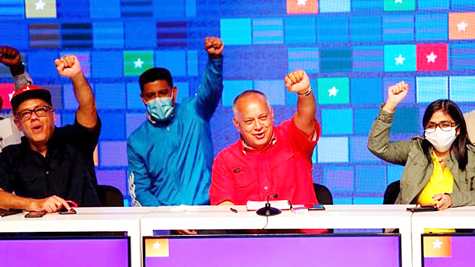 Các đảng viên PSUV mừng thắng lợi của liên minh cánh tả.