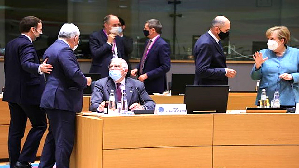 Các nhà lãnh đạo EU thảo luận tại Hội nghị thượng đỉnh EU, diễn ra ở Brussels, ngày 10-12. (Ảnh: Reuters)