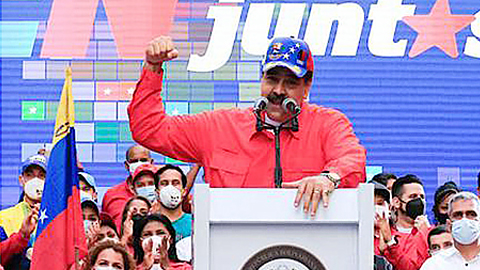 Tổng thống N.Ma-đu-rô phát biểu trong buổi bế mạc chiến dịch vận động bỏ phiếu trước kỳ bầu cử quốc hội khóa mới tại thủ đô Ca-ra-rát.