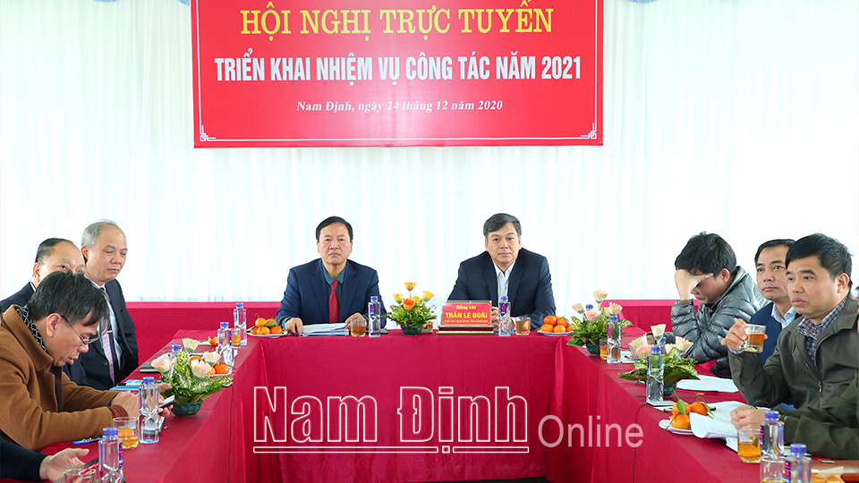 Đồng chí Trần Lê Đoài, TUV, Phó Chủ tịch  UBND tỉnh chủ trì hội nghị tại điểm cầu Nam Định.