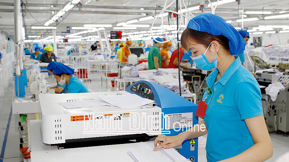 Nhà máy Bảo Linh 5 (Công ty cổ phần Bảo Linh) xã Minh Tân (Vụ Bản) thực hiện tốt công tác an toàn vệ sinh lao động, phòng chống bệnh nghề nghiệp cho người lao động.