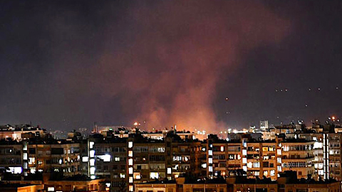 Một vụ không kích trong đêm của I-xra-en nhằm vào Xy-ri. Ảnh DUNYA NEWS