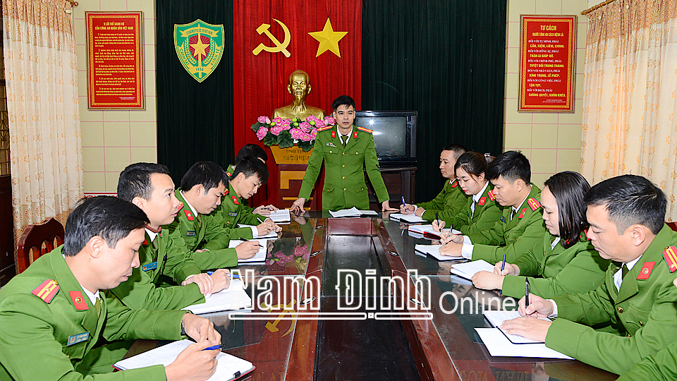 Cán bộ, chiến sĩ Phòng Cảnh sát kinh tế (Công an tỉnh) triển khai kế hoạch tấn công, trấn áp tội phạm dịp Tết Nguyên đán Tân Sửu.