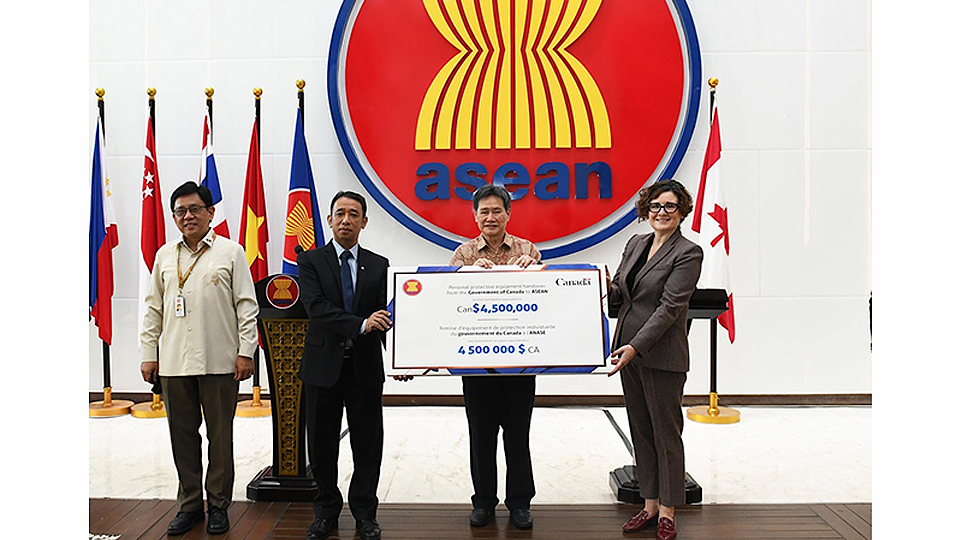 Ca-na-đa hỗ trợ ASEAN vật tư y tế phòng, chống dịch Covid-19. Ảnh: Asean.org