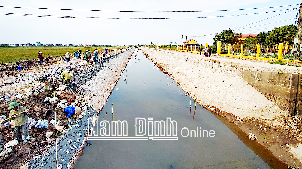 Cải tạo kênh mương tại xã Nam Thái.