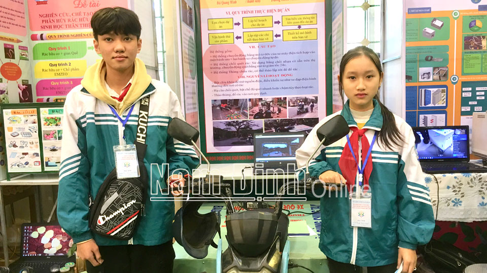 "Xe quét rác sân trường" - Sản phẩm của học sinh Trường THCS Minh Tân (Vụ Bản) được trưng bày tại Cuộc thi KHKT dành cho học sinh trung học toàn tỉnh năm học 2020-2021.