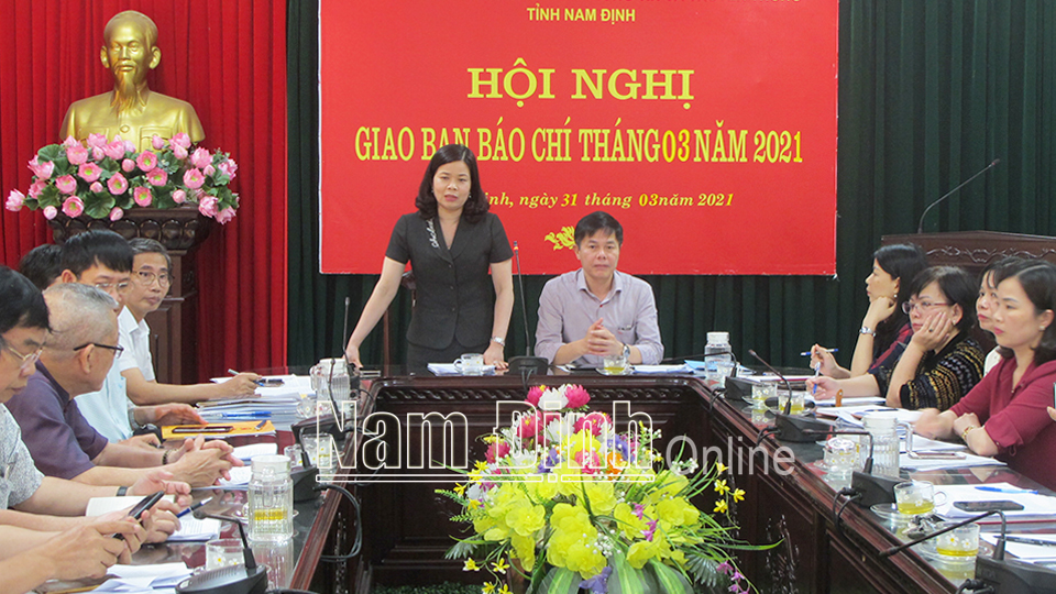 Đồng chí Phạm Thị Thu Hằng, Ủy viên Ban Thường vụ Tỉnh ủy, Trưởng ban Tuyên giáo Tỉnh ủy phát biểu tại hội nghị.