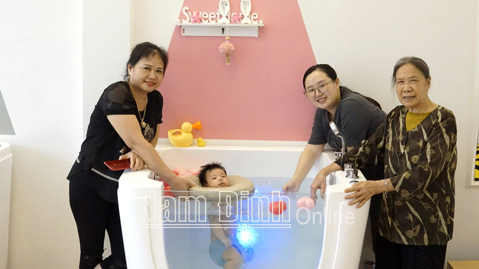 Chăm sóc bé tại cơ sở 1st SPA-Sensory baby ở đường Ngô Gia Tự (thành phố Nam Định).