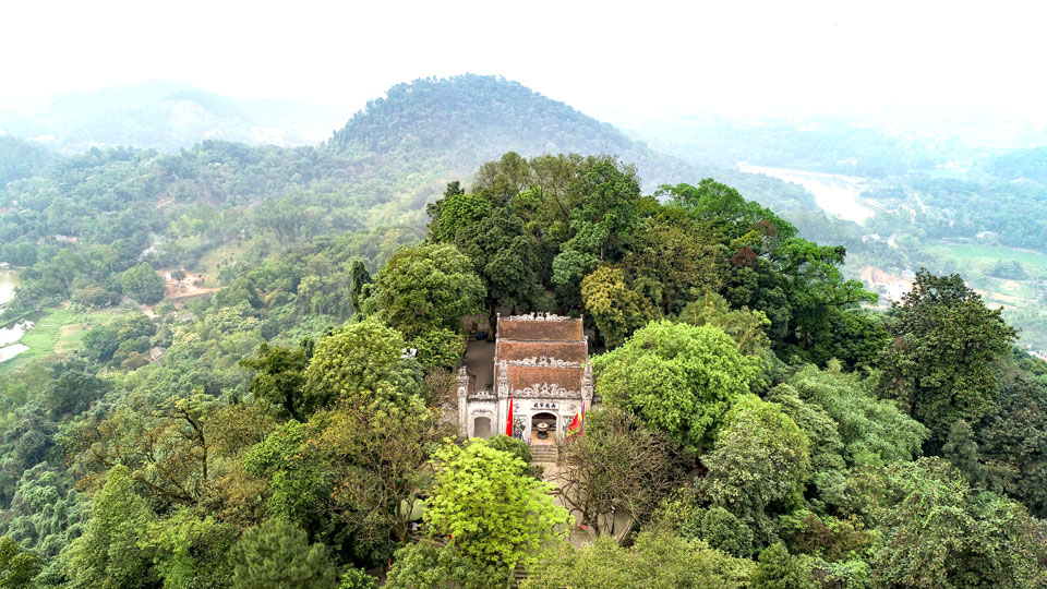 Đền Thượng nằm trong Khu di tích lịch sử Đền Hùng (Phú Thọ).