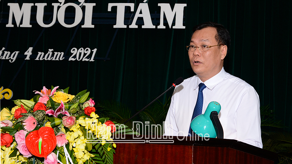 Đồng chí Lê Quốc Chỉnh, Phó Bí thư Thường trực Tỉnh ủy, Chủ tịch HĐND tỉnh phát biểu tại kỳ họp.