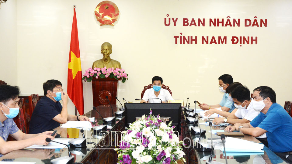 Đồng chí Trần Anh Dũng, Ủy viên Ban TVTU, Phó Chủ tịch Thường trực UBND tỉnh tham dự hội nghị tại điểm cầu tỉnh ta.