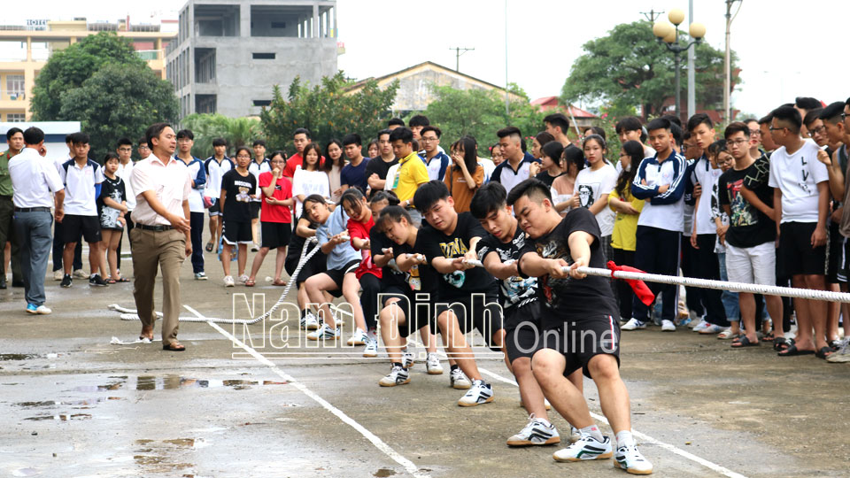 Kéo co là một trong những môn thể thao truyền thống trở thành môn chính thức trong hệ thống các giải thể thao phong trào của tỉnh (Trong ảnh: Thi kéo co tại Hội khỏe Phù Đổng tỉnh lần thứ X năm 2021).