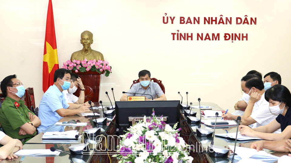 Đồng chí Trần Lê Đoài, TUV, Phó Chủ tịch UBND tỉnh, Trưởng Ban Chỉ  đạo thi tốt nghiệp THPT tỉnh năm 2021 chủ trì hội nghị tại đầu cầu Nam  Định
