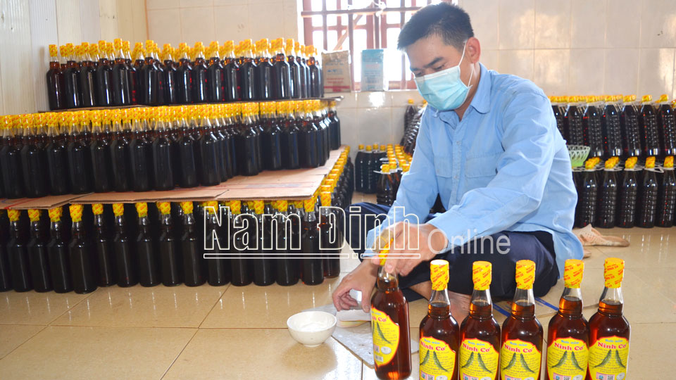 Sản phẩm nước mắm của Công ty CP Chế biến hải sản Nam Định, thị trấn Thịnh Long.