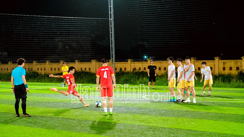 Từ nguồn xã hội hóa, xã Xuân Hồng (Xuân Trường) duy trì tổ chức Giải bóng đá phong trào Cup Hành Thiện hàng năm.