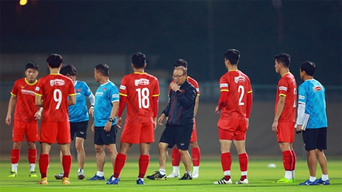 Huấn luyện viên Park Hang-seo nhắc nhở các học trò trước trận đấu gặp Indonesia. 