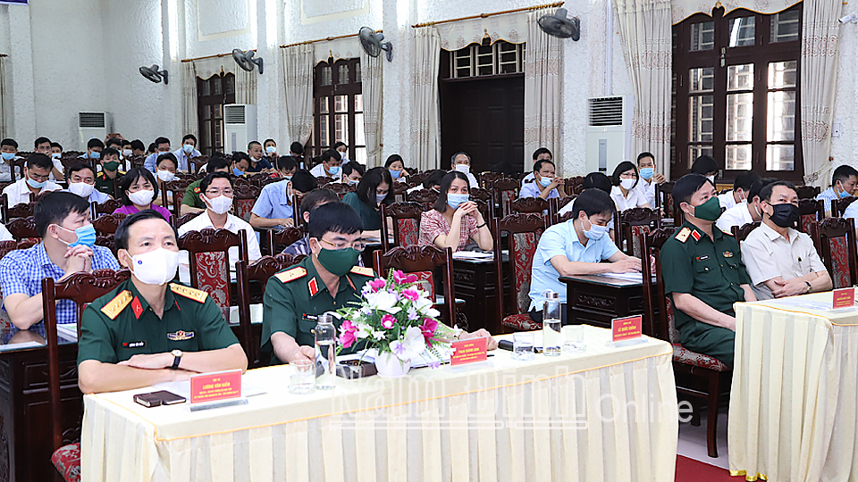 Các đồng chí lãnh đạo tỉnh và Quân khu 3 dự khai giảng lớp bồi dưỡng.