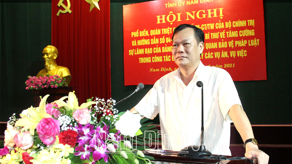 Đồng chí Lê Quốc Chỉnh, Phó Bí thư Thường trực Tỉnh uỷ, Chủ tịch HĐND tỉnh phát biểu tại hội nghị.