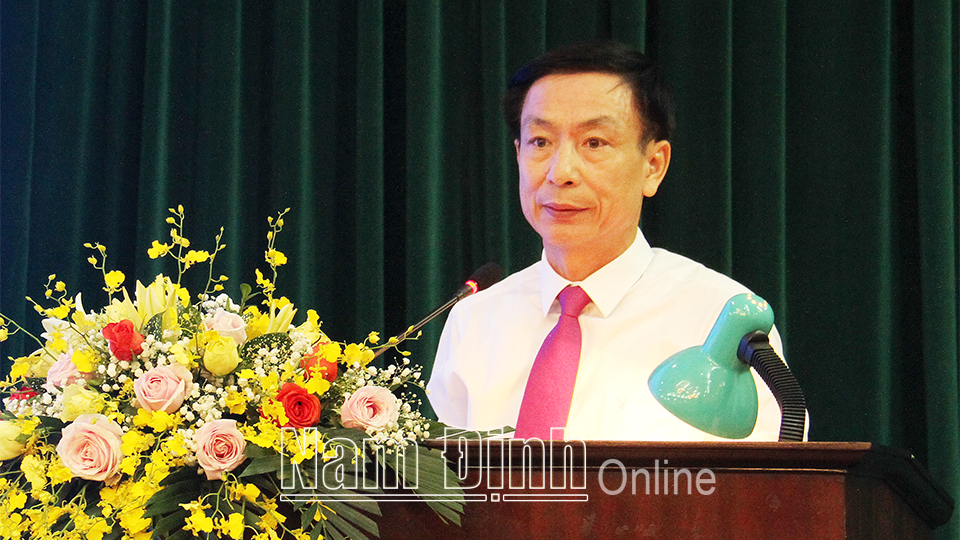 Đồng chí Phạm Đình Nghị, Phó Bí thư tỉnh ủy, Chủ tịch UBND tỉnh  phát biểu tại hội nghị.