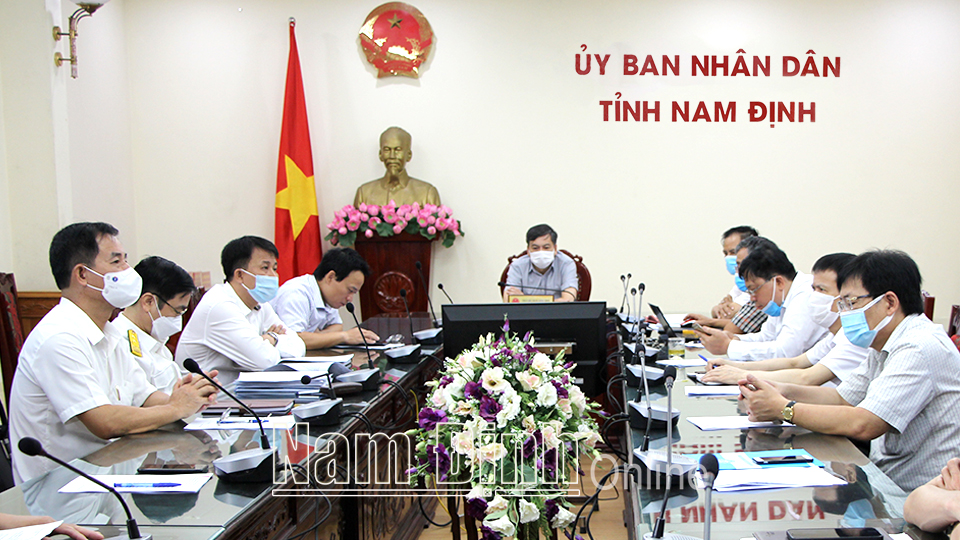 Đồng chí Trần Lê Đoài, TUV, Phó Chủ tịch UBND tỉnh dự hội nghị trực tuyến tại đầu cầu tỉnh ta