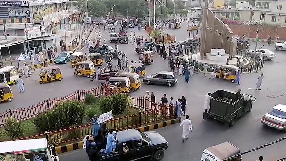 Tình hình hỗn loạn ở Jalalabad, Afghanistan. Ảnh REUTERS