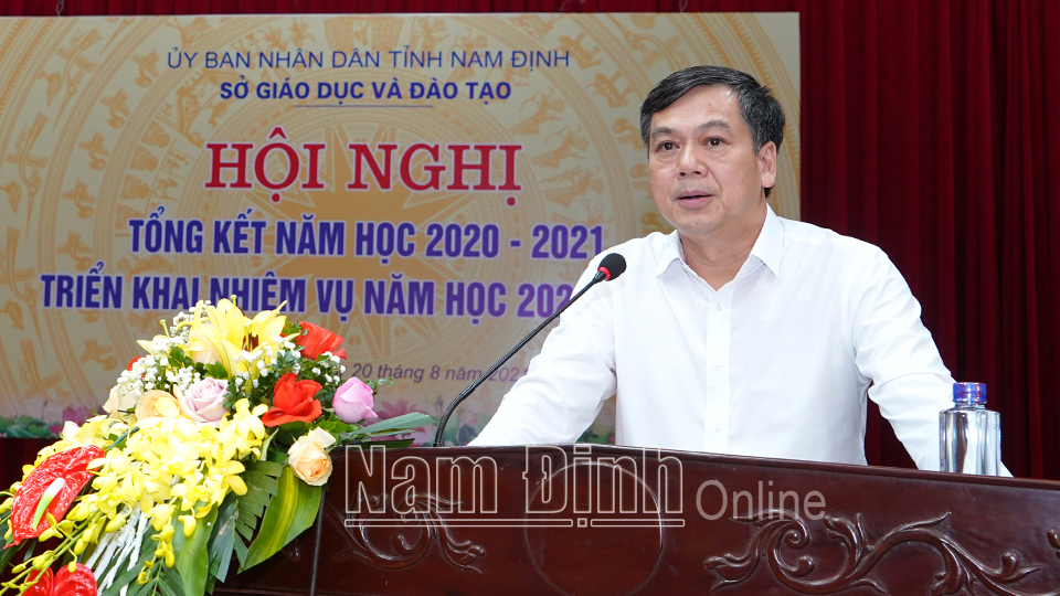Đồng chí Trần Lê Đoài, TUV, Phó Chủ tịch UBND tỉnh phát biểu tại Hội nghị Tổng kết năm học 2020-2021