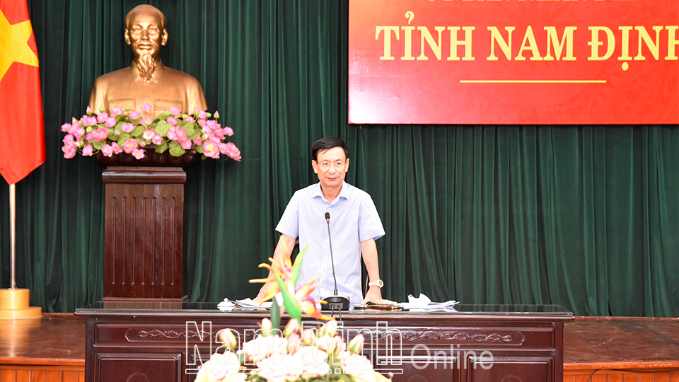 Đồng chí Phạm Đình Nghị, Phó Bí thư Tỉnh uỷ, Chủ tịch UBND tỉnh phát biểu chỉ đạo tại hội nghị.