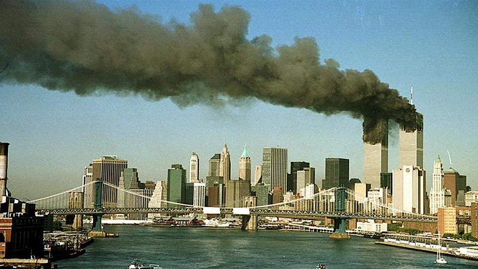 Hai tòa tháp của Trung tâm Thương mại thế giới bị tấn công khủng bố ngày 11/9/2001. (Ảnh: Reuters)