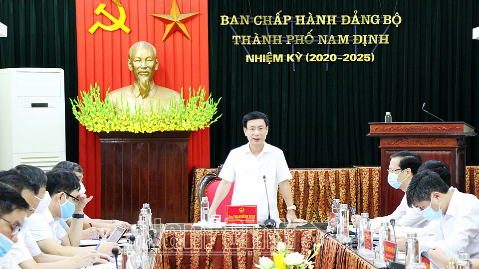  Đồng chí Phạm Đình Nghị, Phó Bí thư Tỉnh ủy, Chủ tịch UBND tỉnh phát biểu chỉ đạo tại hội nghị.