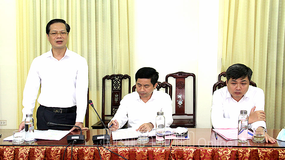 -Đồng chí Nguyễn Anh Tuấn, Ủy viên Ban TVTU, Bí thư Thành ủy, Chủ tịch HĐND thành phố Nam Định phát biểu tại buổi làm việc.