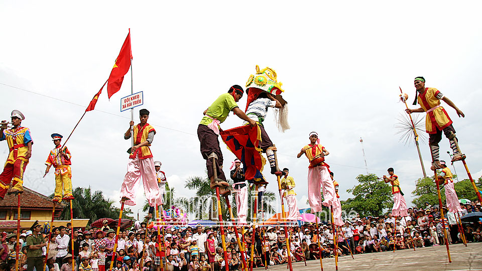 Biểu diễn Cà kheo trong Ngày hội Văn hóa - Thể thao truyền thống hàng năm của huyện Hải Hậu. 